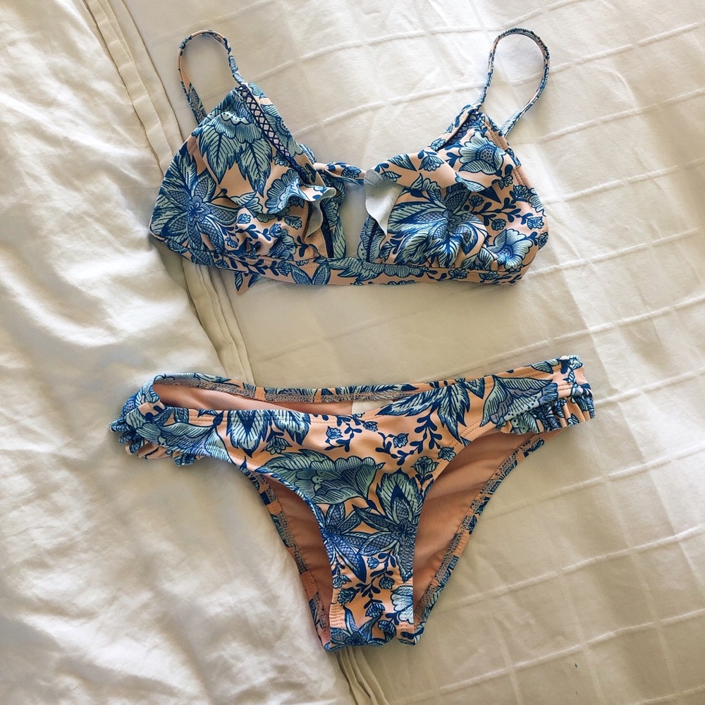Pink and blue floral bikini set 💕